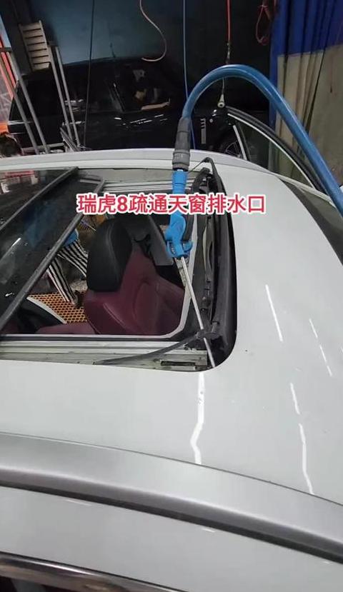 雨天车窗去水珠实用方法