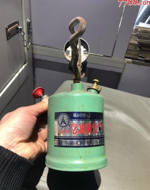 喷灯燃料类型与卷材防水层施工要点全解析