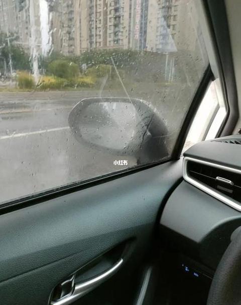 雨天行车除雾技巧全解析