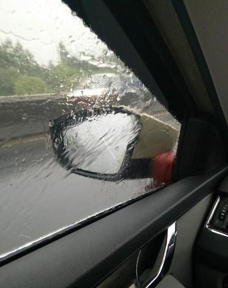 汽车玻璃雨天难题解，维护与清洁技巧全攻略