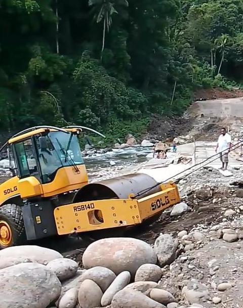 压路机碾压路基操作指南