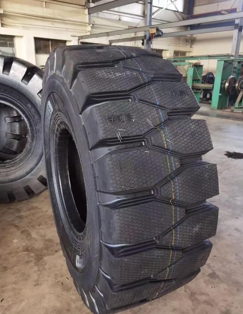 30装载机轮胎型号及小20铲车换胎建议